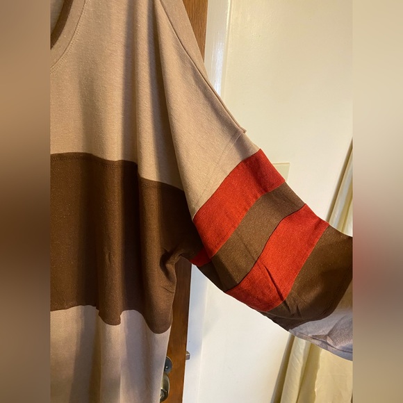 Beautiful long sleeve NWT Cotton Bleu tee, color is Mocha Combo, size 2X - Picture 11 of 16